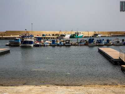 Il cantiere si trova all�interno del porto di Mola...
